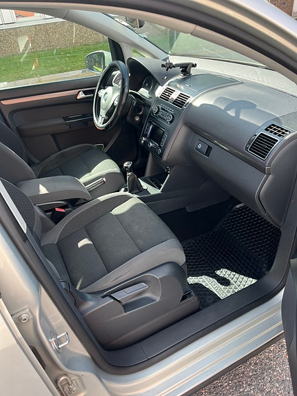 Volkswagen Touran 6 of 8