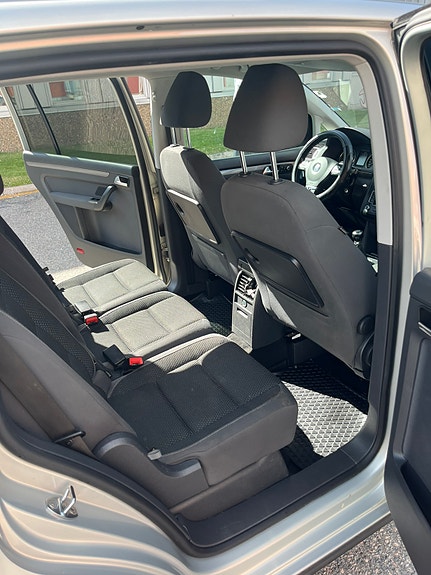 Volkswagen Touran 5 of 8