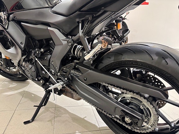 Yamaha YZF-R7 10 of 12