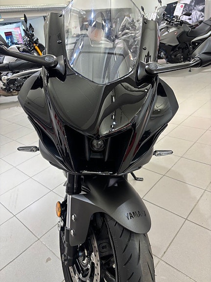 Yamaha YZF-R7 7 of 12