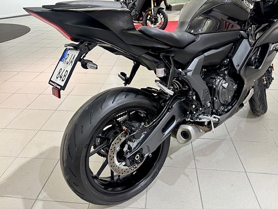 Yamaha YZF-R7 3 of 12