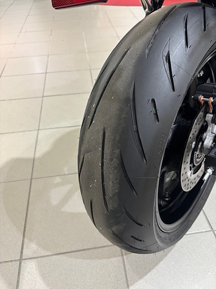 Yamaha YZF-R7 11 of 12