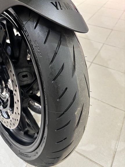 Yamaha YZF-R7 6 of 12