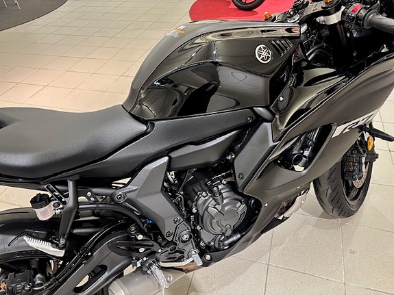 Yamaha YZF-R7 4 of 12