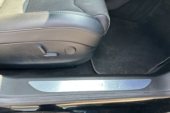 Tesla Model S 18 of 28