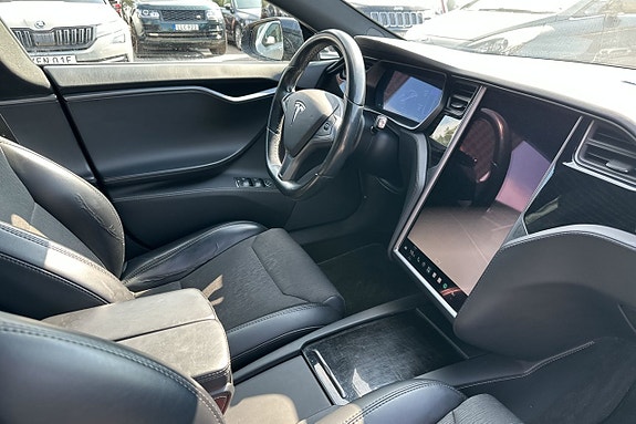 Tesla Model S 17 of 28