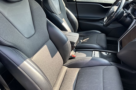 Tesla Model S 16 of 28