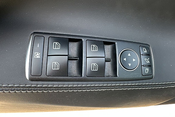 Tesla Model S 13 of 28