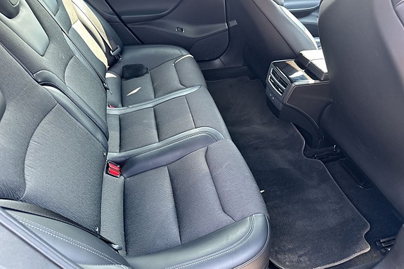 Tesla Model S 20 of 28