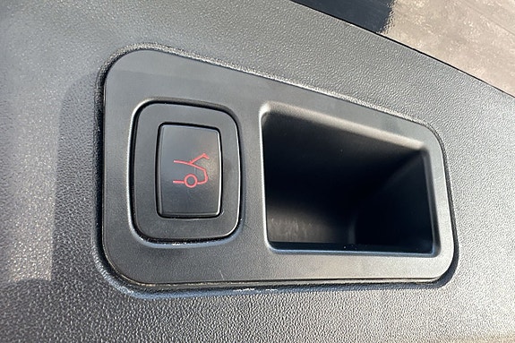 Tesla Model S 24 of 28