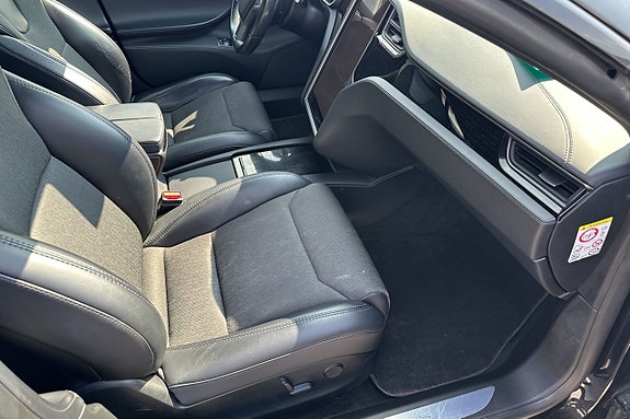 Tesla Model S 15 of 28