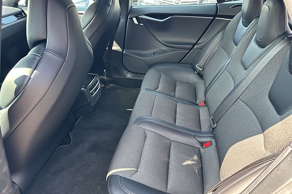 Tesla Model S 23 of 28
