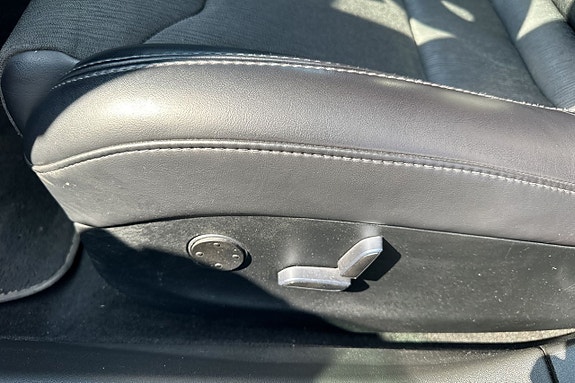 Tesla Model S 14 of 28