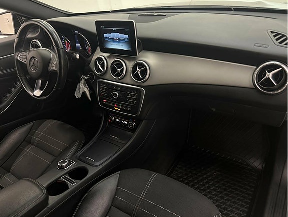 Mercedes-Benz CLA200 7 of 9