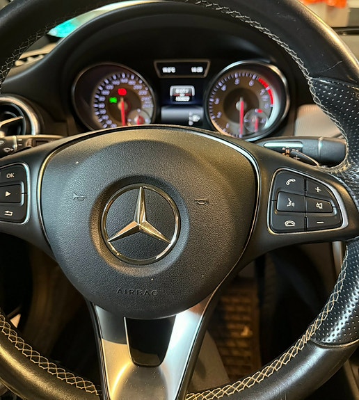 Mercedes-Benz CLA200 2 of 9