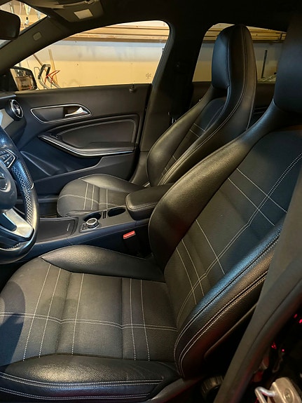 Mercedes-Benz CLA200 3 of 9