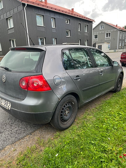 Volkswagen Golf V 3 of 4