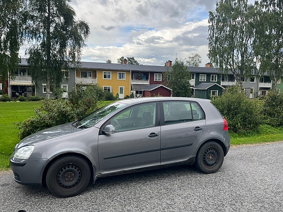 Volkswagen Golf V 2 of 4