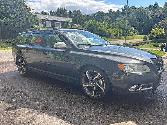 Volvo V70 3 of 6