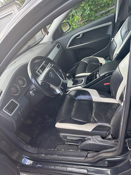 Volvo V70 4 of 6