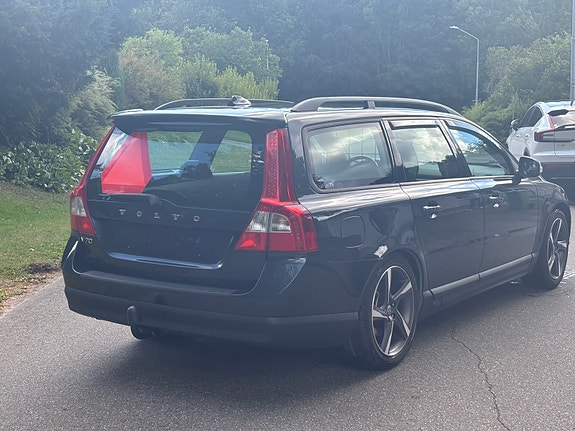 Volvo V70 2 of 6