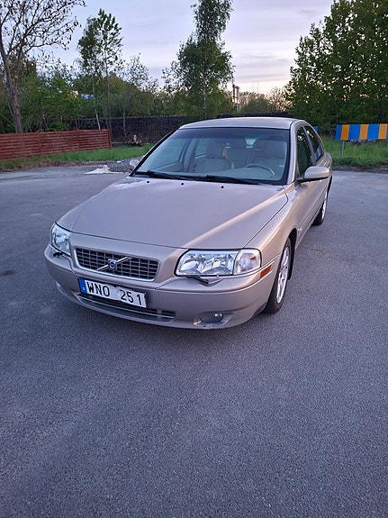 Volvo S80 2 of 10