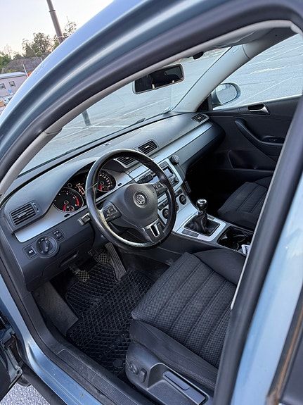 Volkswagen Passat 5 of 6