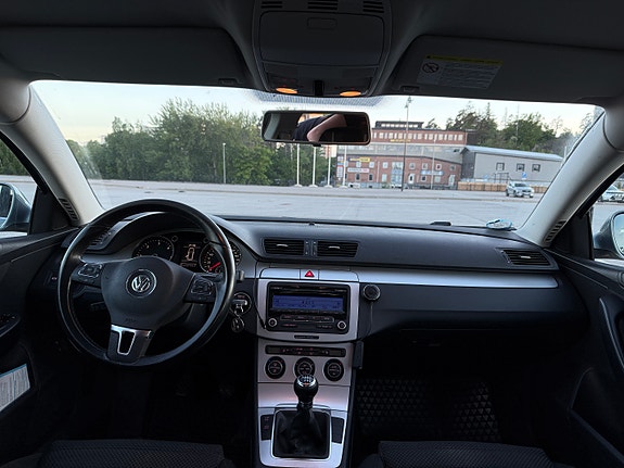 Volkswagen Passat 4 of 6