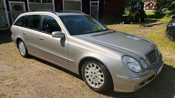 Mercedes-Benz E320 9 of 9