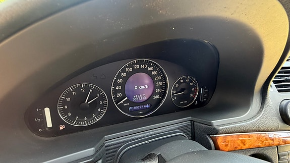 Mercedes-Benz E320 3 of 9