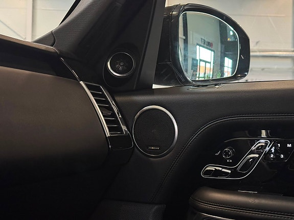 Land Rover Range Rover 17 of 21
