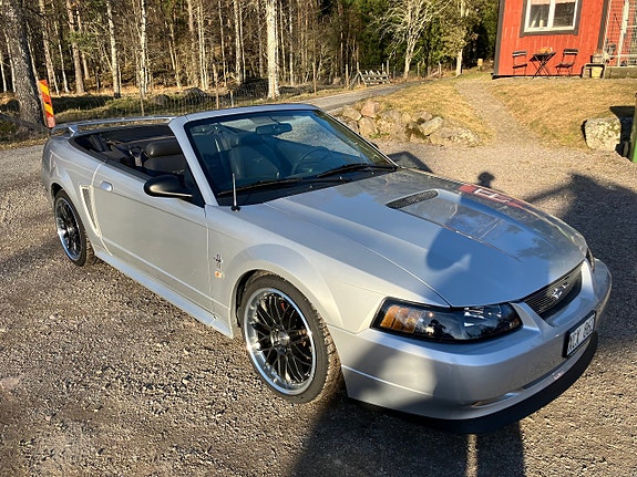 Ford Mustang 4 of 14