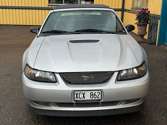 Ford Mustang 8 of 14