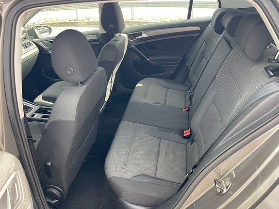 Volkswagen Golf VII 11 of 30