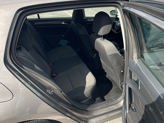 Volkswagen Golf VII 12 of 30