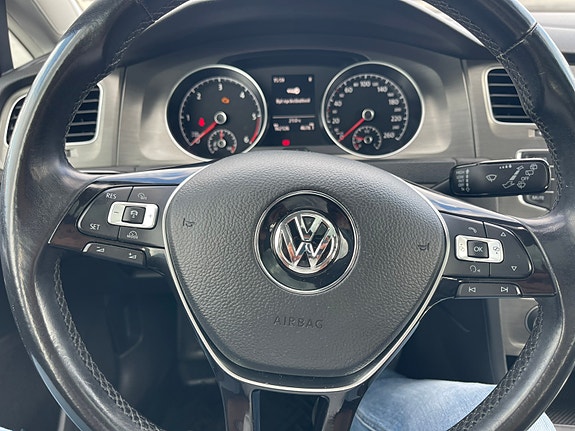 Volkswagen Golf VII 24 of 30
