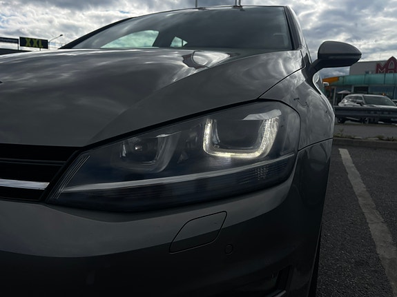 Volkswagen Golf VII 28 of 30