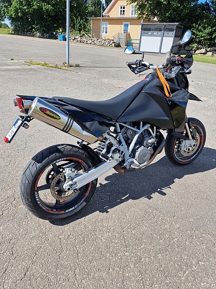 KTM 950 sm 2 of 9