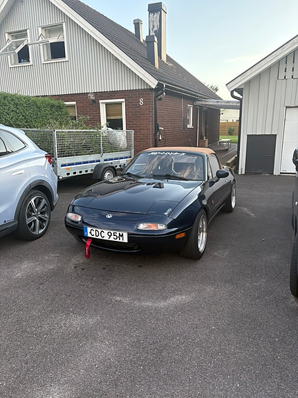 Mazda MX-5 4 of 12