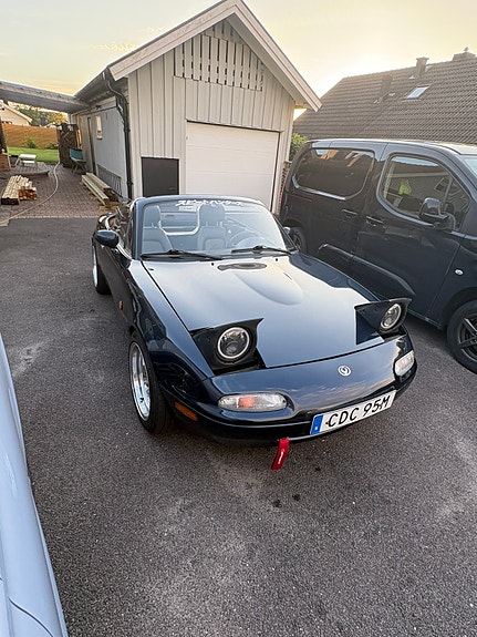 Mazda MX-5 2 of 12