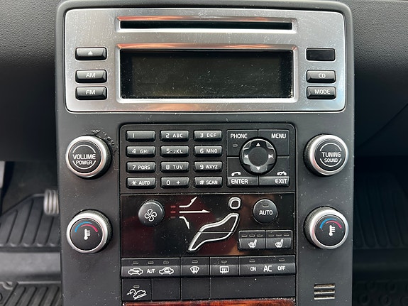 Volvo XC70 27 of 30