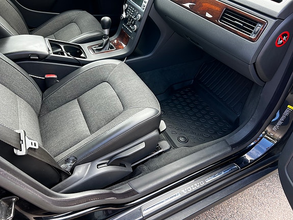 Volvo XC70 18 of 30