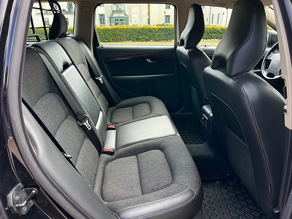 Volvo XC70 23 of 30