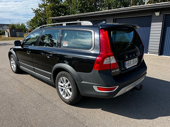 Volvo XC70 2 of 30