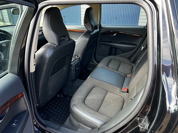 Volvo XC70 12 of 30