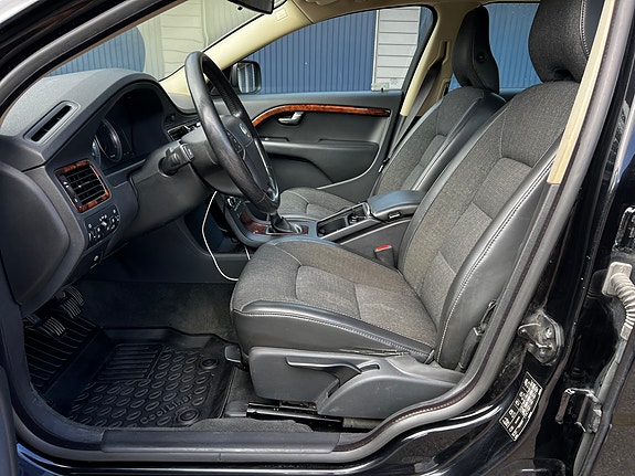 Volvo XC70 16 of 30