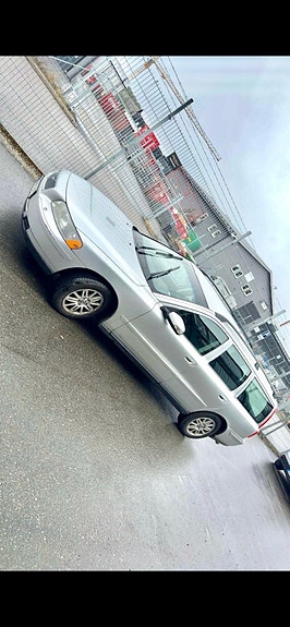 Volvo V70 2 of 3