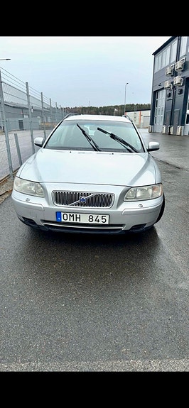 Volvo V70 3 of 3