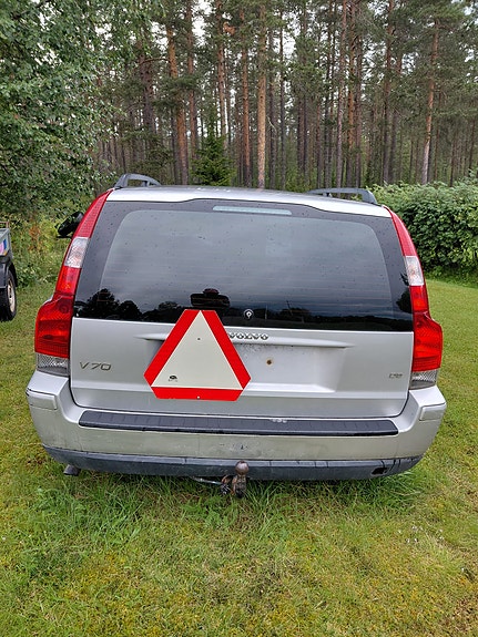 Volvo V70 2 of 7