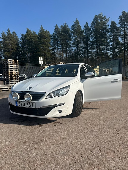 Peugeot 308 SW 3 of 5
